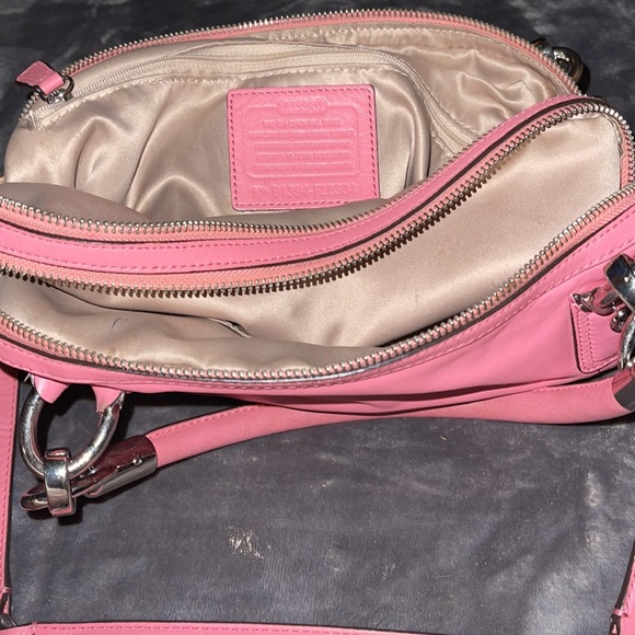 Coach Purse, pinkish salmon, divine soft coach leather , not a cheap bumpy one! - Picture 5 of 8